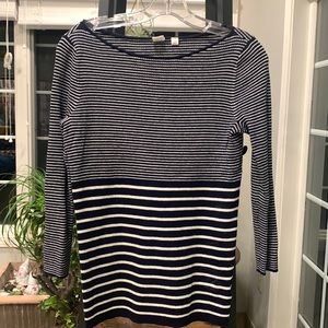 GAP striped navy and white robbed 3/4 sleeve shirt. Size medium Great condition